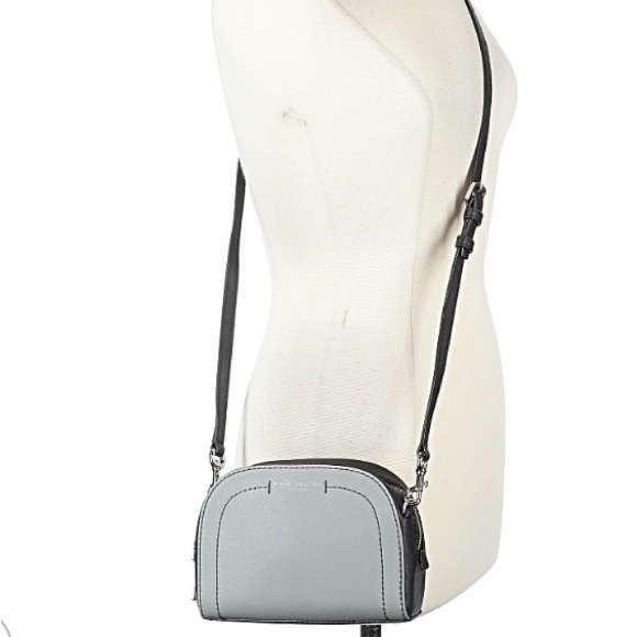 Marc Jacobs Handbags - Marc Jacobs Crossbody Leather Camera Bag